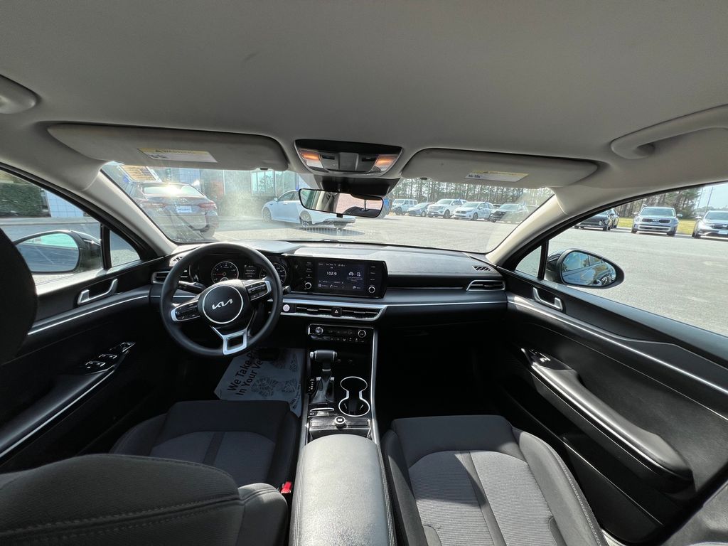 Vehicle image 8 of 15