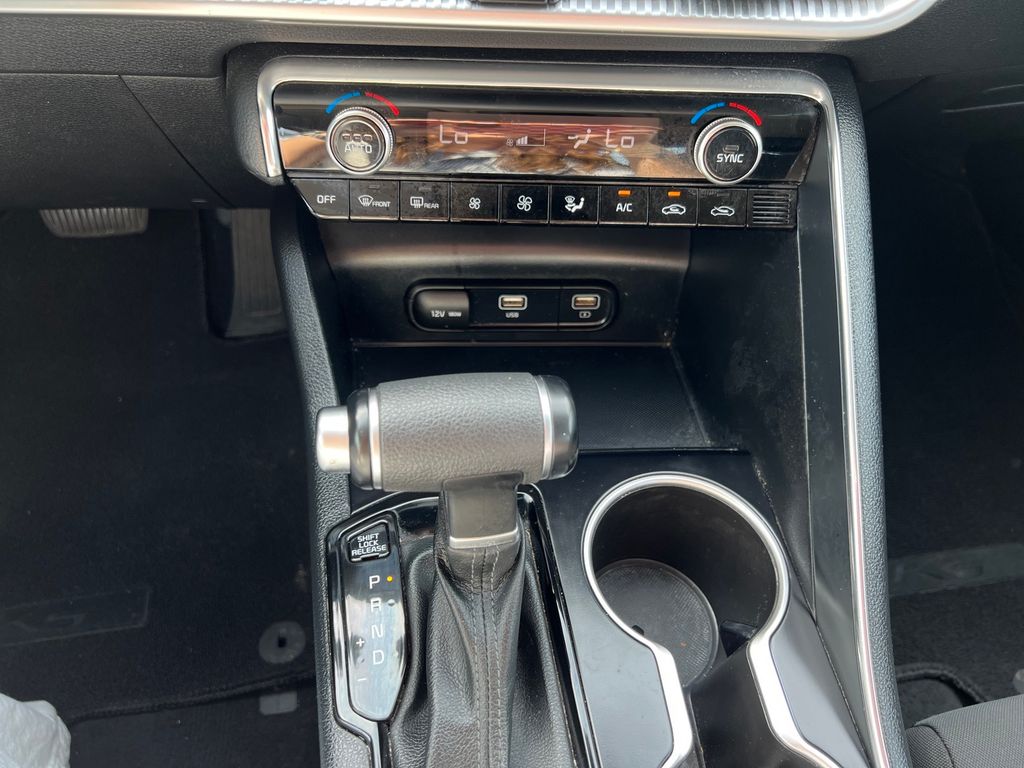 Vehicle image 13 of 15