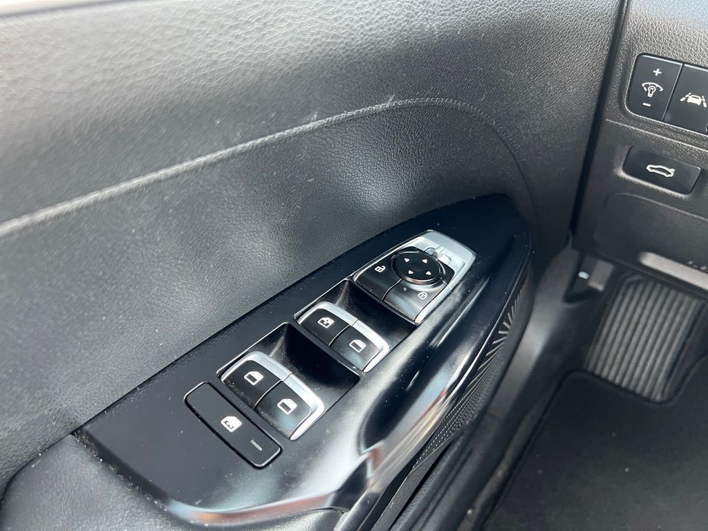 Vehicle image 14 of 15