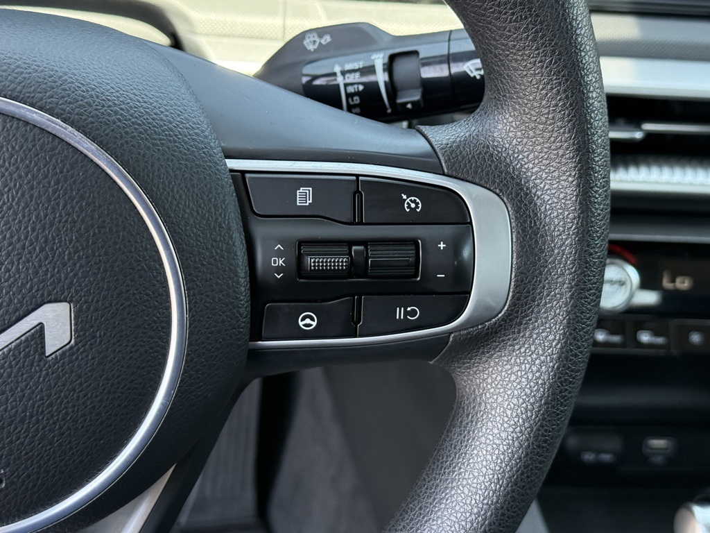 Vehicle image 25 of 31