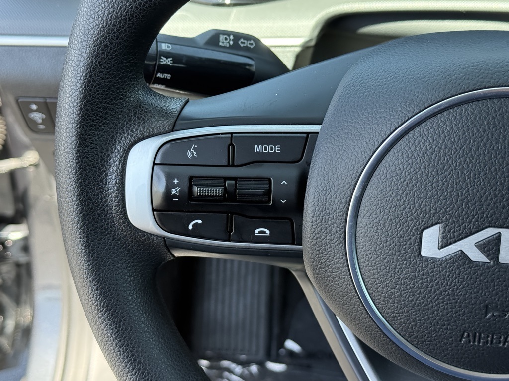 Vehicle image 24 of 31