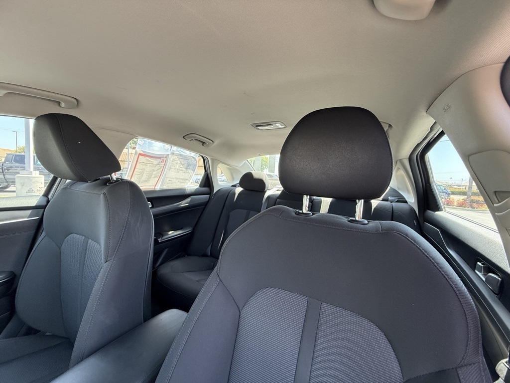 Vehicle image 21 of 31