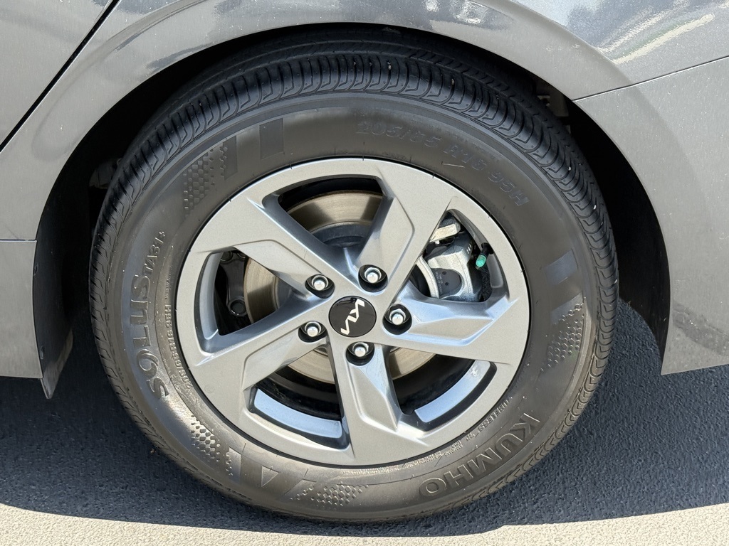 Vehicle image 16 of 31