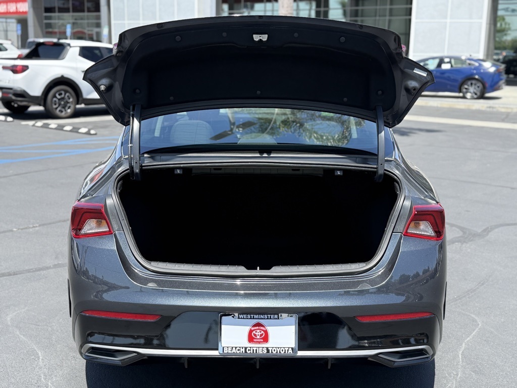 Vehicle image 15 of 31