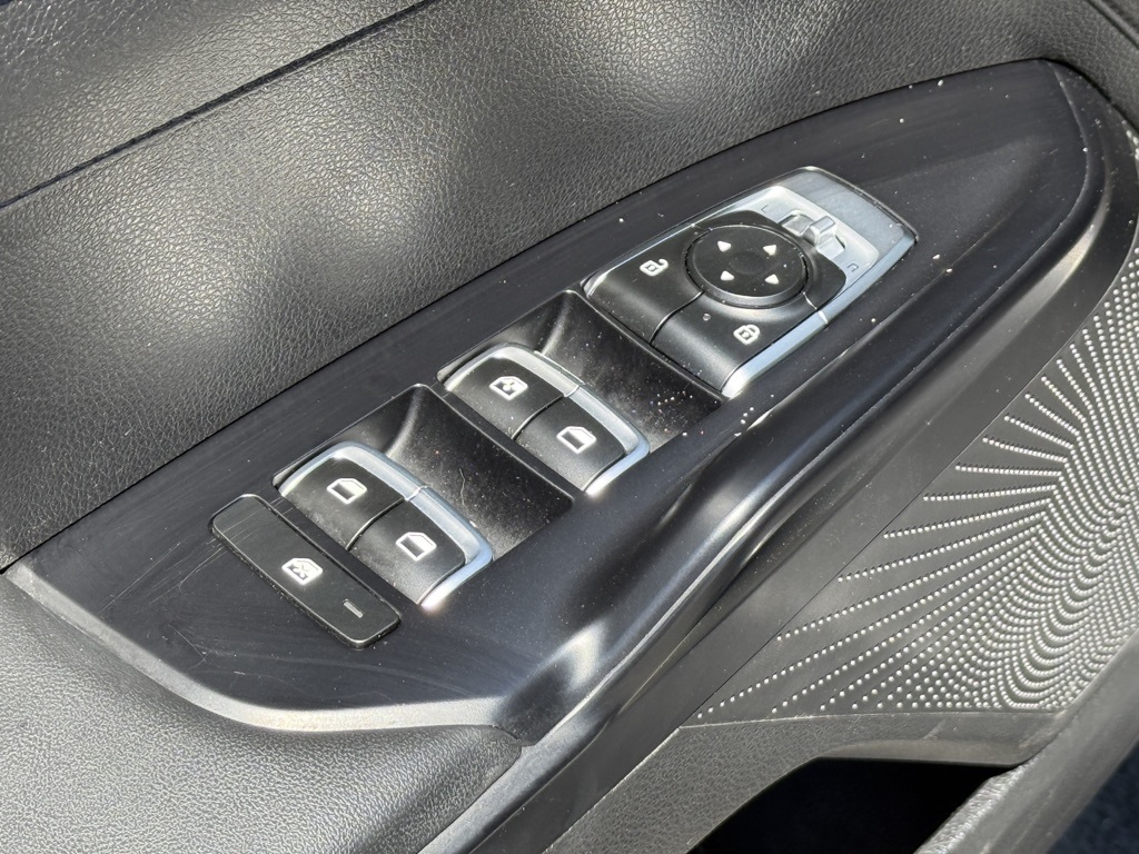 Vehicle image 19 of 31
