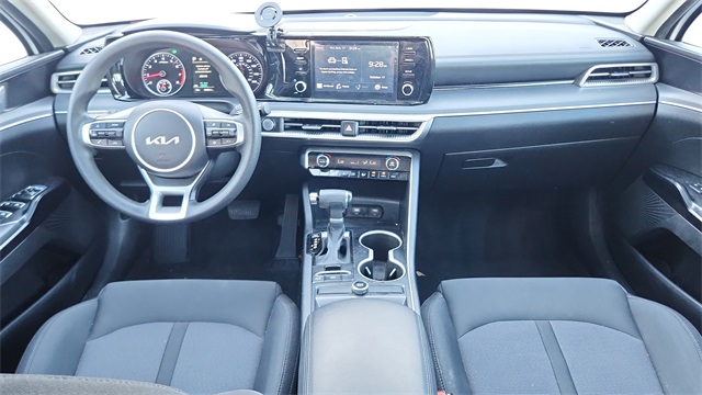 2023 Kia K5 LXS Image 17 of 28