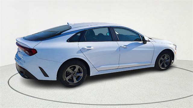 2023 Kia K5 LXS Image 5 of 28