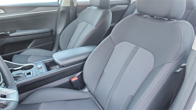 2023 Kia K5 LXS Image 12 of 28