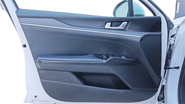 2023 Kia K5 LXS Image 21 of 28