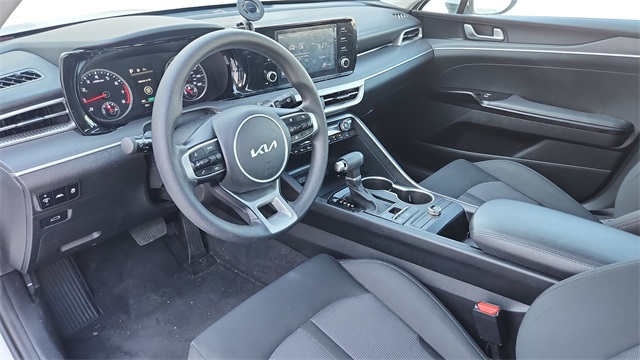2023 Kia K5 LXS Image 16 of 28