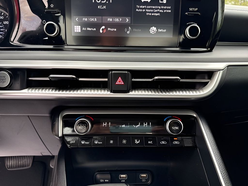 Vehicle image 17 of 26