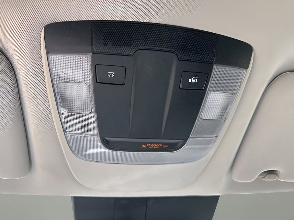 Vehicle image 19 of 26