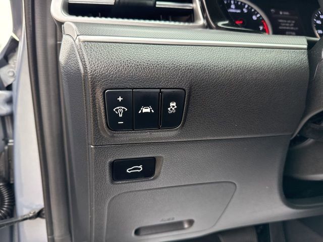 Vehicle image 20 of 26