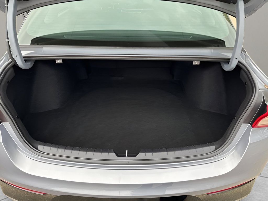 Vehicle image 25 of 26