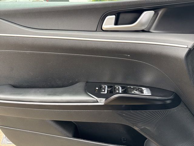 Vehicle image 21 of 26