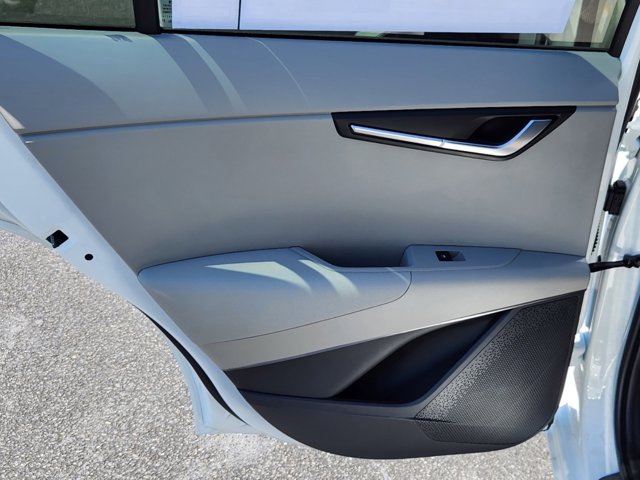 Vehicle image 27 of 29