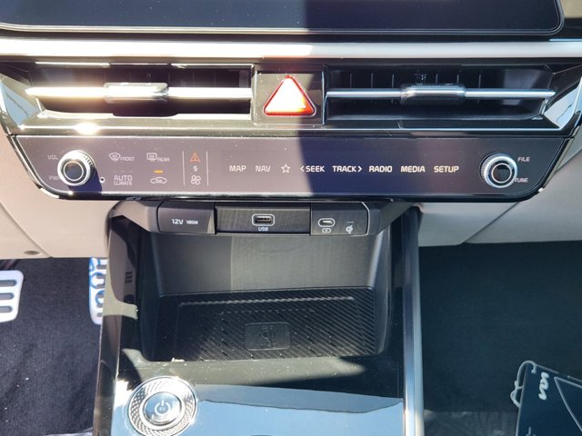 Vehicle image 24 of 29