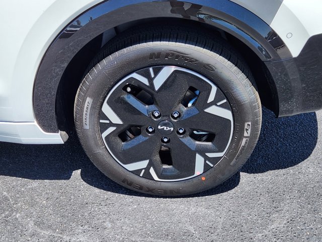 Vehicle image 9 of 29