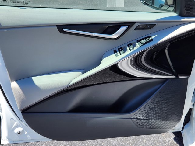 Vehicle image 11 of 29