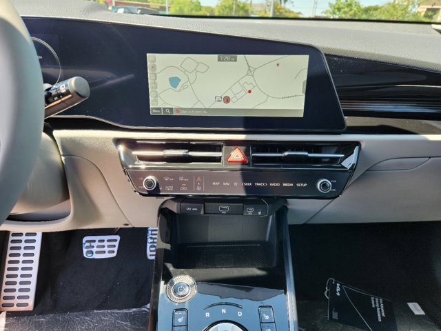 Vehicle image 21 of 29