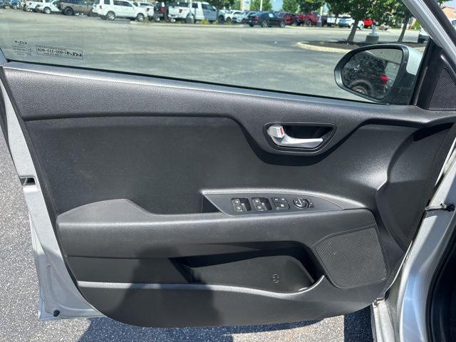 Vehicle image 19 of 31