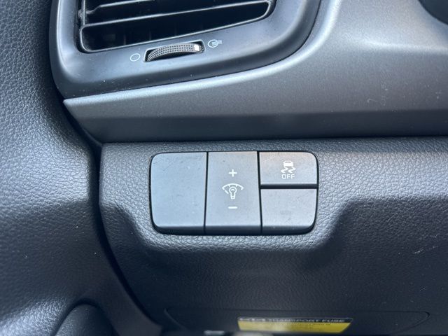 Vehicle image 23 of 31