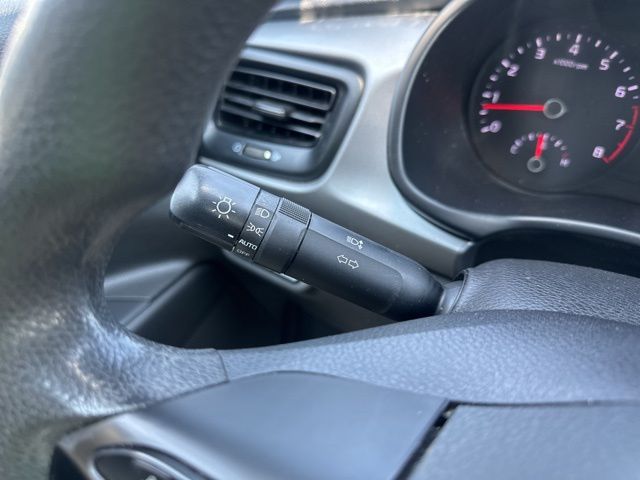 Vehicle image 21 of 31