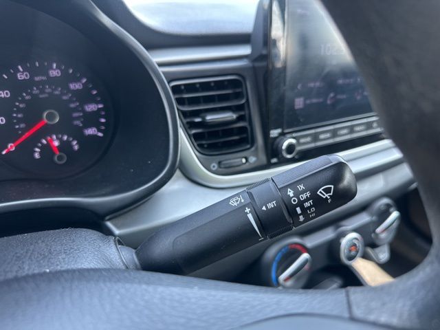 Vehicle image 17 of 31