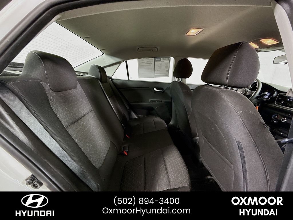 Vehicle image 21 of 29