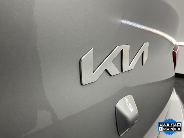 Vehicle image 19 of 23