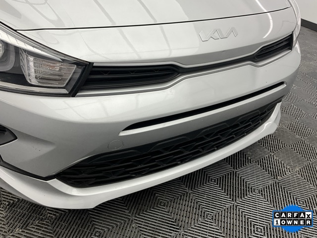 Vehicle image 21 of 23
