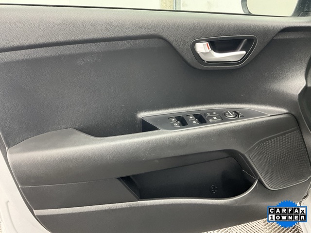 Vehicle image 10 of 23