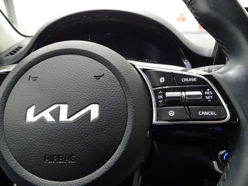 Vehicle image 22 of 39