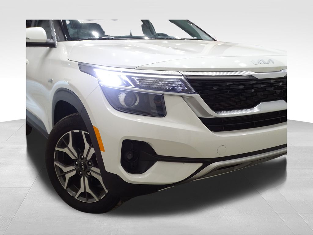 Vehicle image 4 of 39