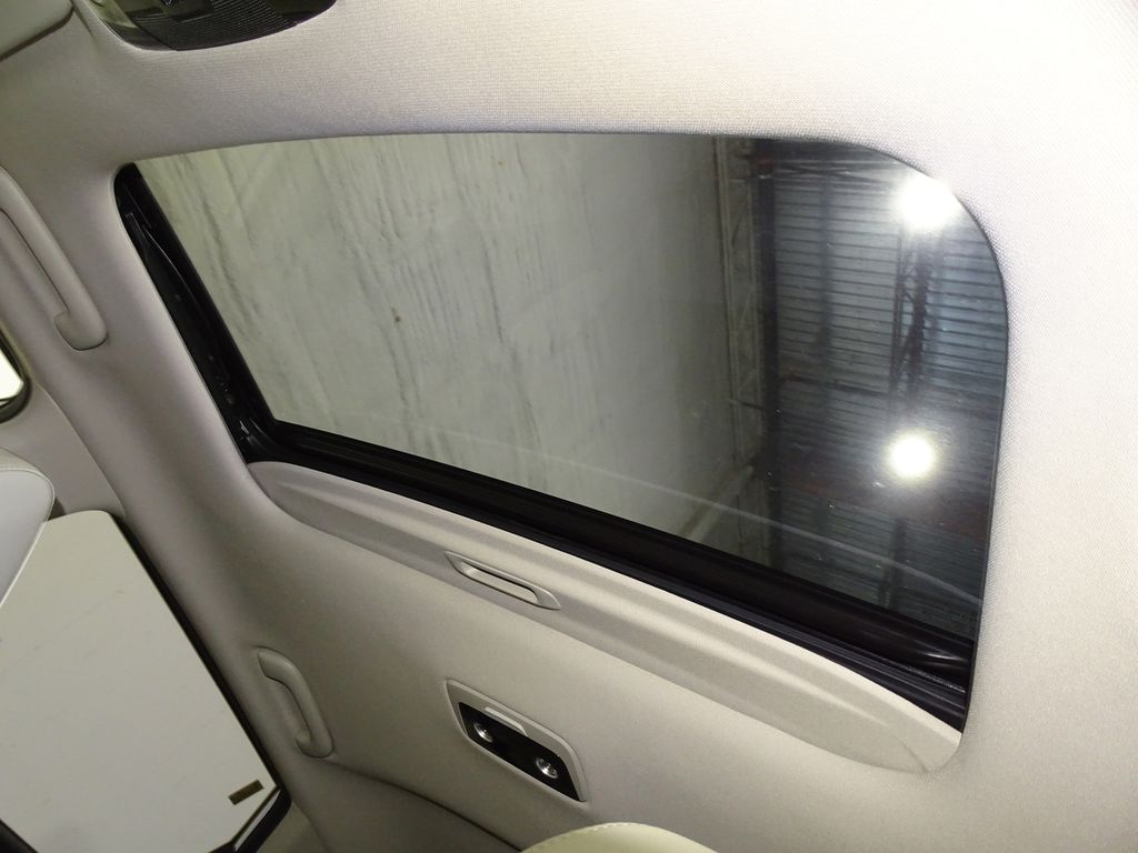 Vehicle image 10 of 39