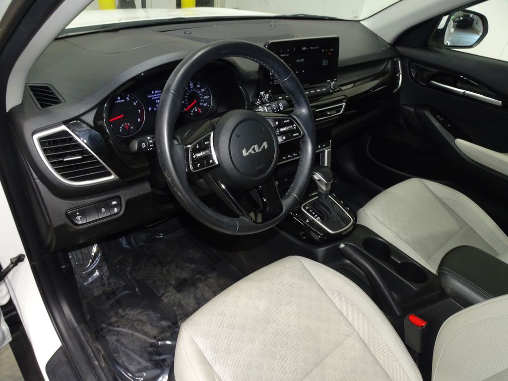 Vehicle image 19 of 39