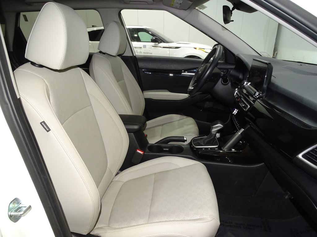 Vehicle image 14 of 39