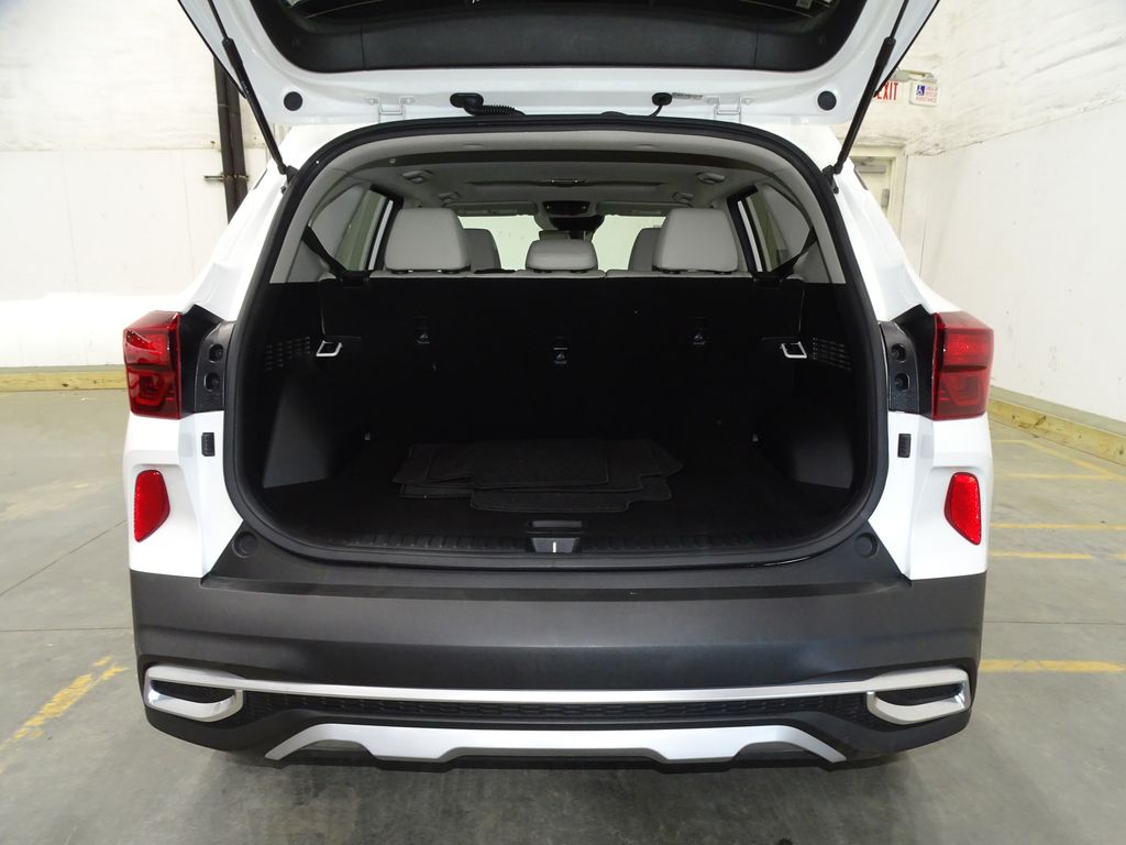 Vehicle image 13 of 39