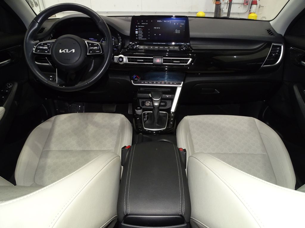 Vehicle image 25 of 39