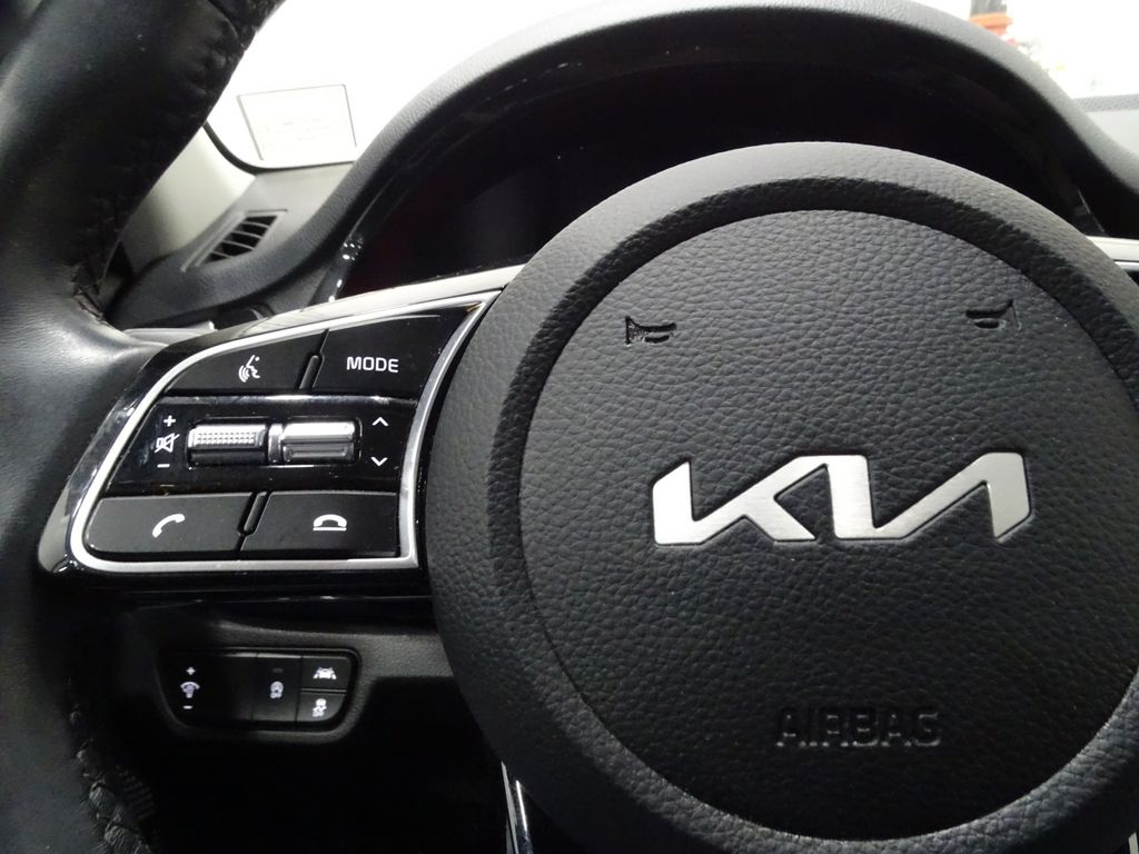 Vehicle image 21 of 39