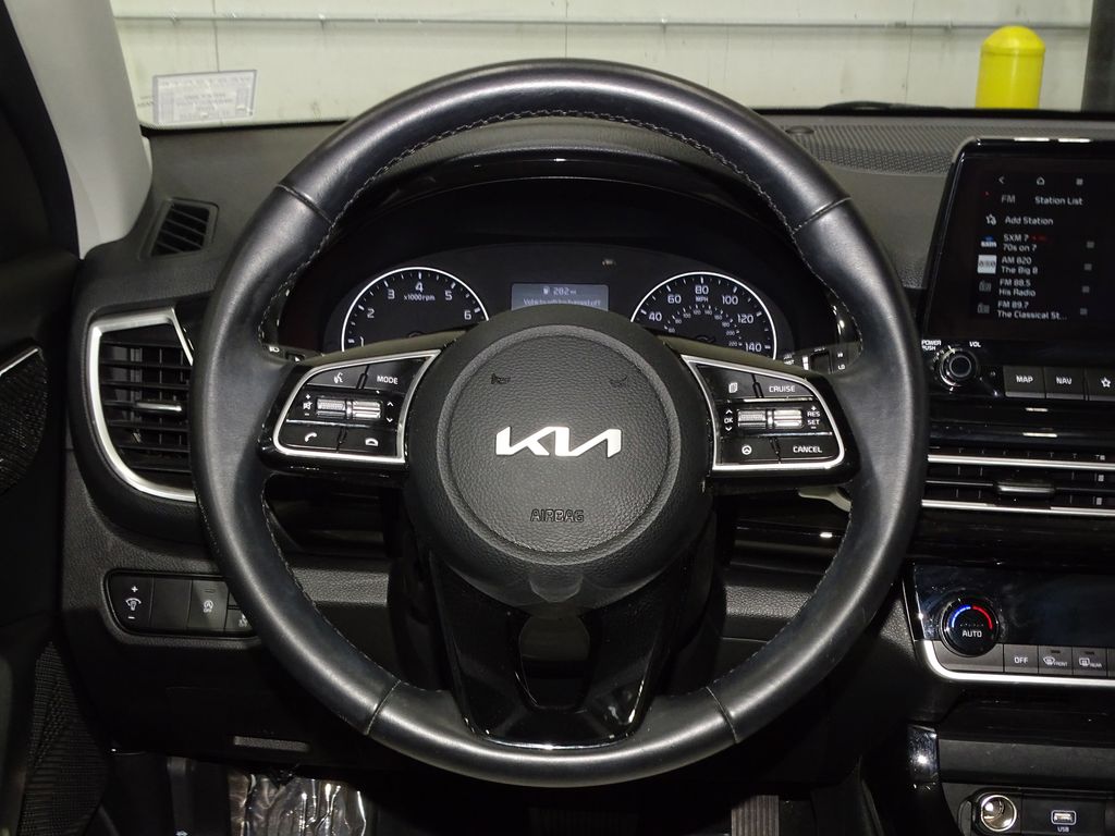 Vehicle image 20 of 39