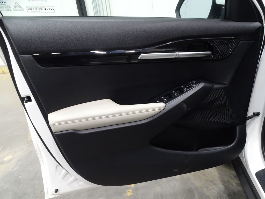 Vehicle image 15 of 39