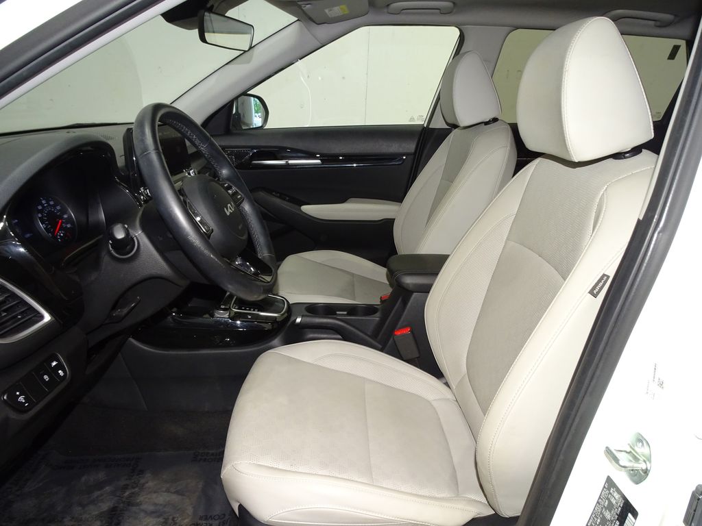 Vehicle image 11 of 39