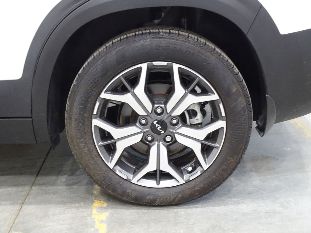 Vehicle image 37 of 39