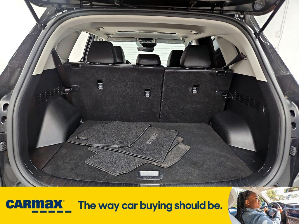 Vehicle image 10 of 30