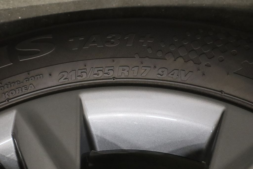 Vehicle image 34 of 37