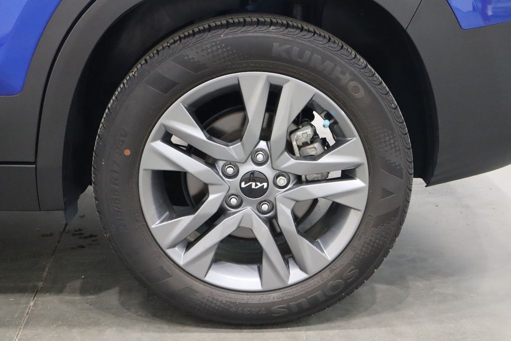 Vehicle image 33 of 37