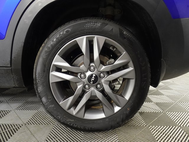 Vehicle image 10 of 41
