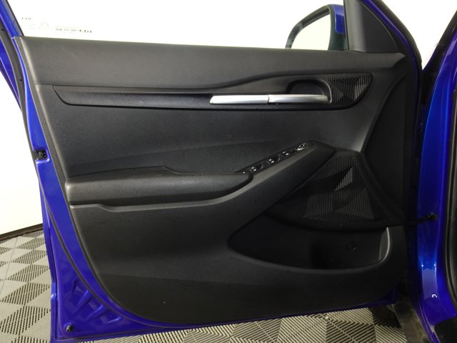 Vehicle image 29 of 41