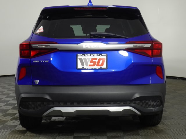 Vehicle image 7 of 41